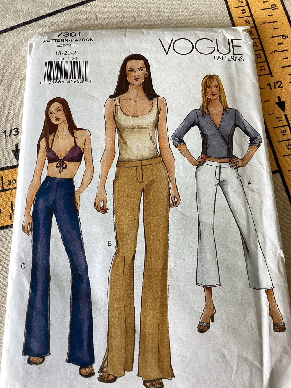 Vogue boot-Legged, close-fitting pants